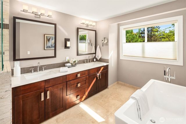 4810 117th Place NE, Kirkland, WA 98033