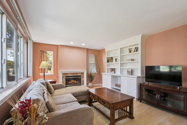 36077 N Bridlewood Avenue, Gurnee, IL 60031