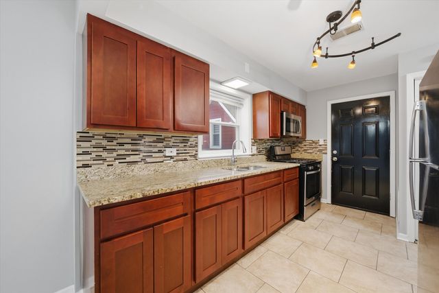 6833 S Maplewood Avenue, Chicago, IL 60629