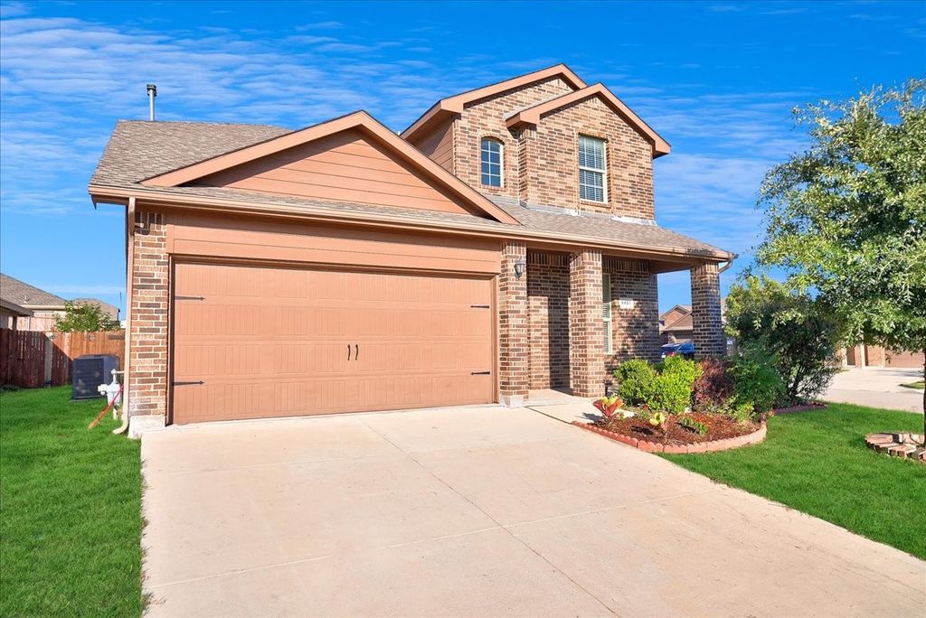 8437 Artesian Springs Drive, Fort Worth, TX 76131 — exterior