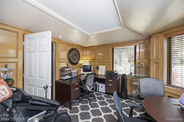 20096 Shrewsbury Road, Detroit, MI 48221