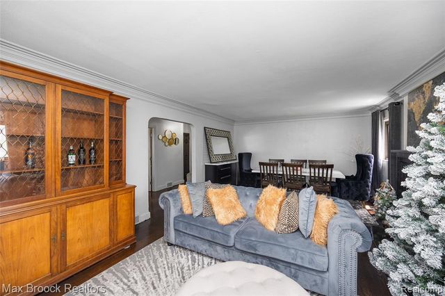 20096 Shrewsbury Road, Detroit, MI 48221