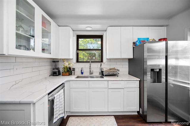 20096 Shrewsbury Road, Detroit, MI 48221
