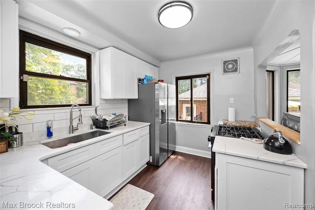 20096 Shrewsbury Road, Detroit, MI 48221