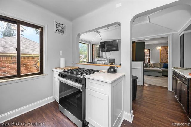 20096 Shrewsbury Road, Detroit, MI 48221