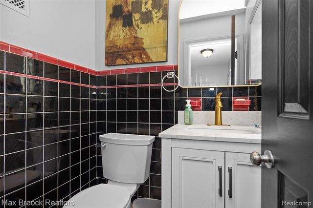 20096 Shrewsbury Road, Detroit, MI 48221