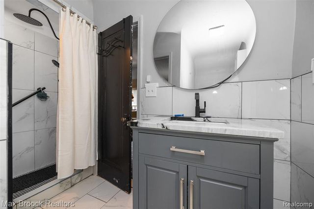 20096 Shrewsbury Road, Detroit, MI 48221