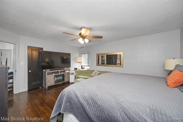 20096 Shrewsbury Road, Detroit, MI 48221