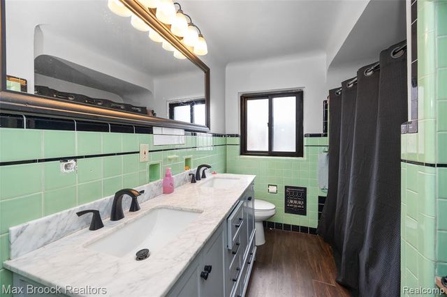20096 Shrewsbury Road, Detroit, MI 48221