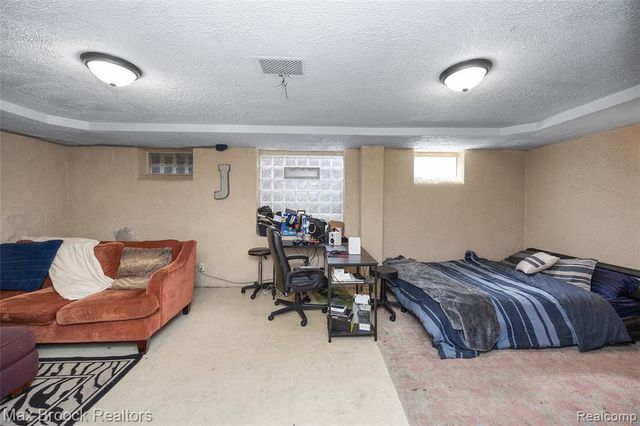 20096 Shrewsbury Road, Detroit, MI 48221