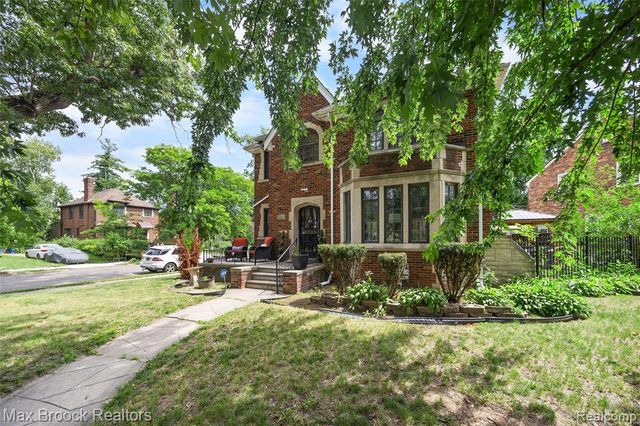 20096 Shrewsbury Road, Detroit, MI 48221