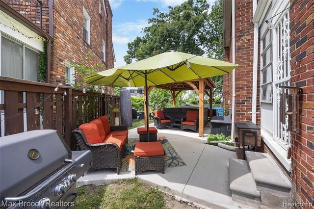 20096 Shrewsbury Road, Detroit, MI 48221