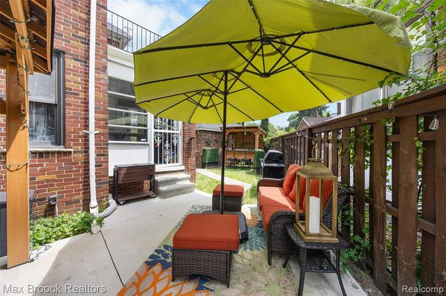 20096 Shrewsbury Road, Detroit, MI 48221