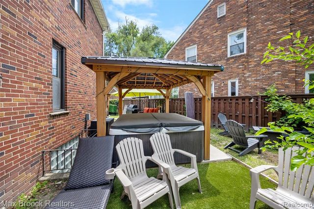 20096 Shrewsbury Road, Detroit, MI 48221