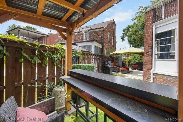 20096 Shrewsbury Road, Detroit, MI 48221