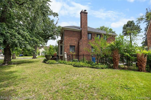 20096 Shrewsbury Road, Detroit, MI 48221