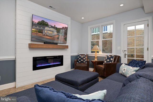 238 KING GEORGE ST, Annapolis, MD 21401
