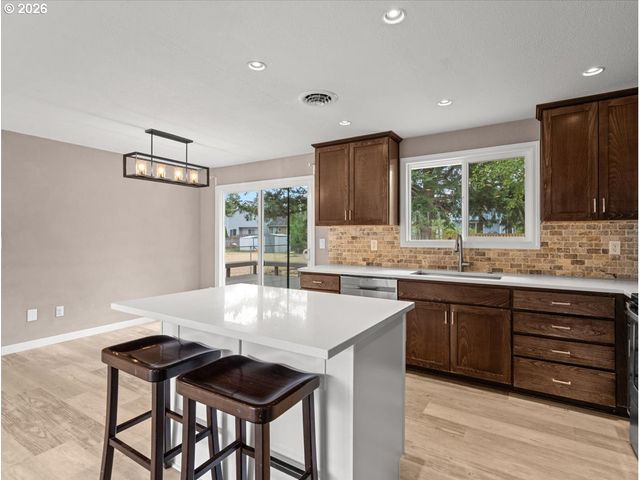 802 Sw 15TH St, Troutdale, OR 97060