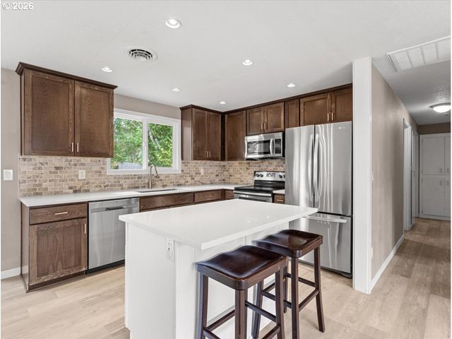 802 Sw 15TH St, Troutdale, OR 97060