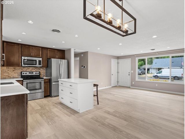 802 Sw 15TH St, Troutdale, OR 97060
