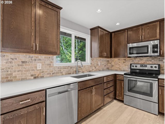802 Sw 15TH St, Troutdale, OR 97060