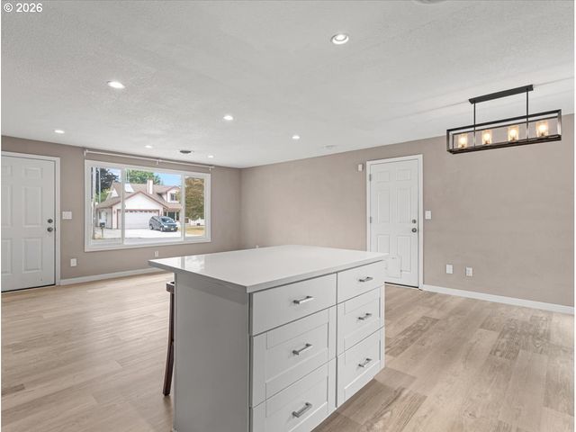 802 Sw 15TH St, Troutdale, OR 97060