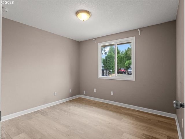 802 Sw 15TH St, Troutdale, OR 97060
