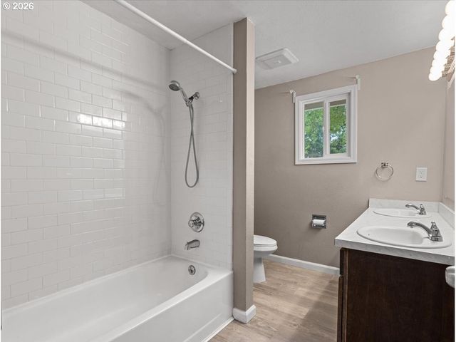802 Sw 15TH St, Troutdale, OR 97060