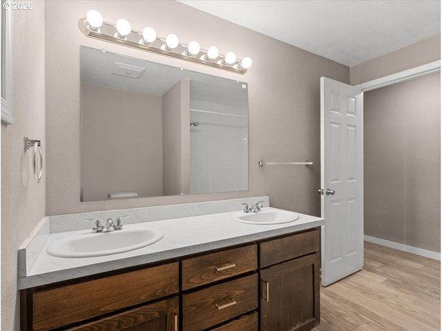 802 Sw 15TH St, Troutdale, OR 97060