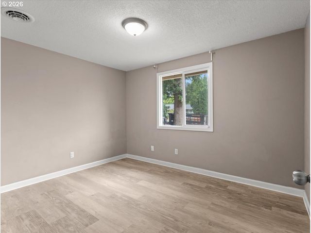 802 Sw 15TH St, Troutdale, OR 97060