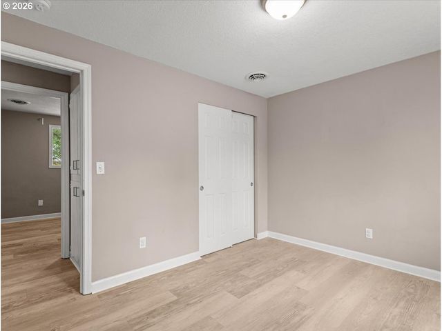 802 Sw 15TH St, Troutdale, OR 97060