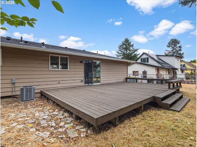 802 Sw 15TH St, Troutdale, OR 97060