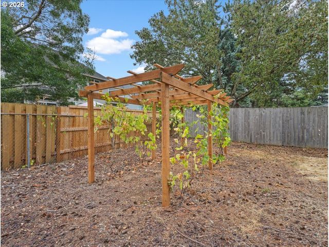 802 Sw 15TH St, Troutdale, OR 97060