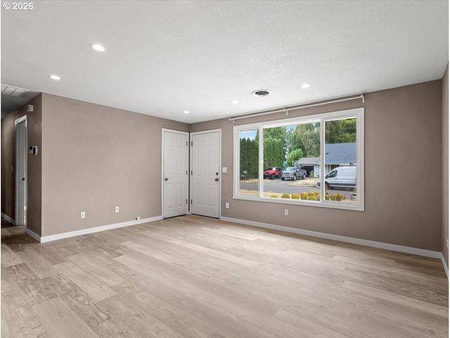 802 Sw 15TH St, Troutdale, OR 97060