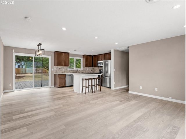 802 Sw 15TH St, Troutdale, OR 97060