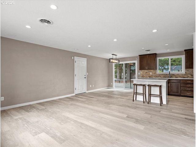 802 Sw 15TH St, Troutdale, OR 97060