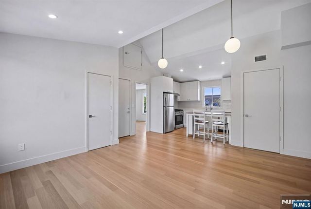 75 Midland Avenue 5, Montclair, NJ 07042