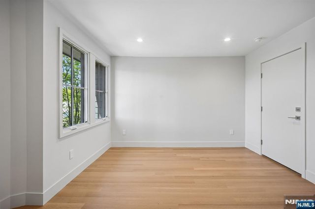 75 Midland Avenue 5, Montclair, NJ 07042