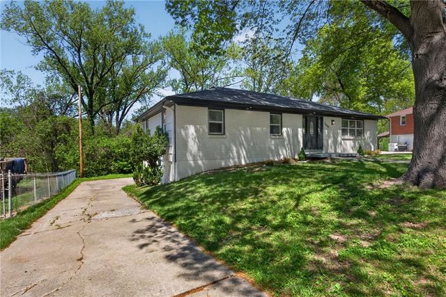7608 Greeley Avenue, Kansas City, KS 66109