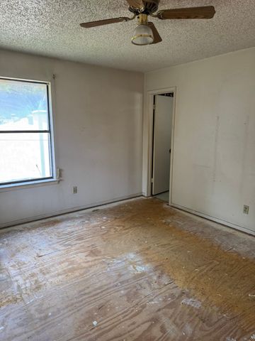 2103 Mistletoe Avenue, Fort Worth, TX 76110