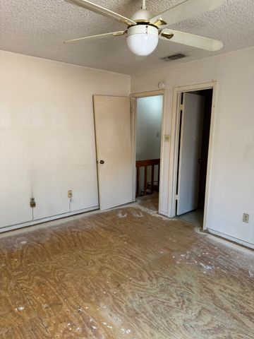 2103 Mistletoe Avenue, Fort Worth, TX 76110
