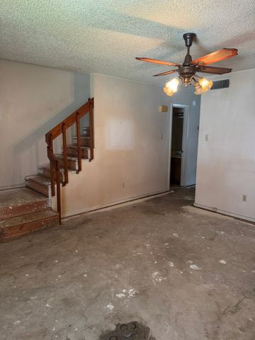 2103 Mistletoe Avenue, Fort Worth, TX 76110
