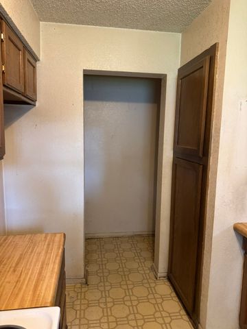 2103 Mistletoe Avenue, Fort Worth, TX 76110