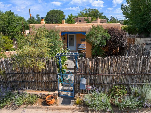 321 Callecita Place, Santa Fe, NM 87501