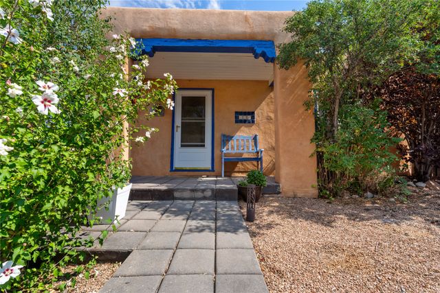 321 Callecita Place, Santa Fe, NM 87501