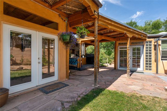 321 Callecita Place, Santa Fe, NM 87501