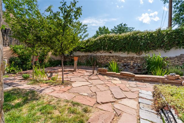 321 Callecita Place, Santa Fe, NM 87501