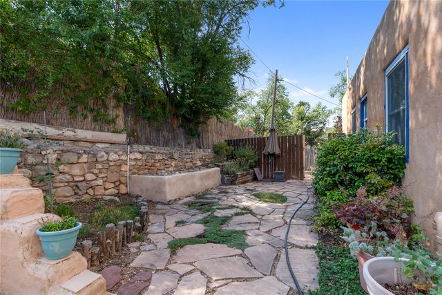 321 Callecita Place, Santa Fe, NM 87501