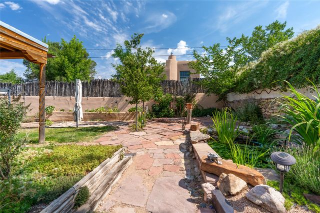 321 Callecita Place, Santa Fe, NM 87501