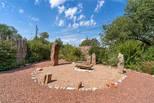 321 Callecita Place, Santa Fe, NM 87501
